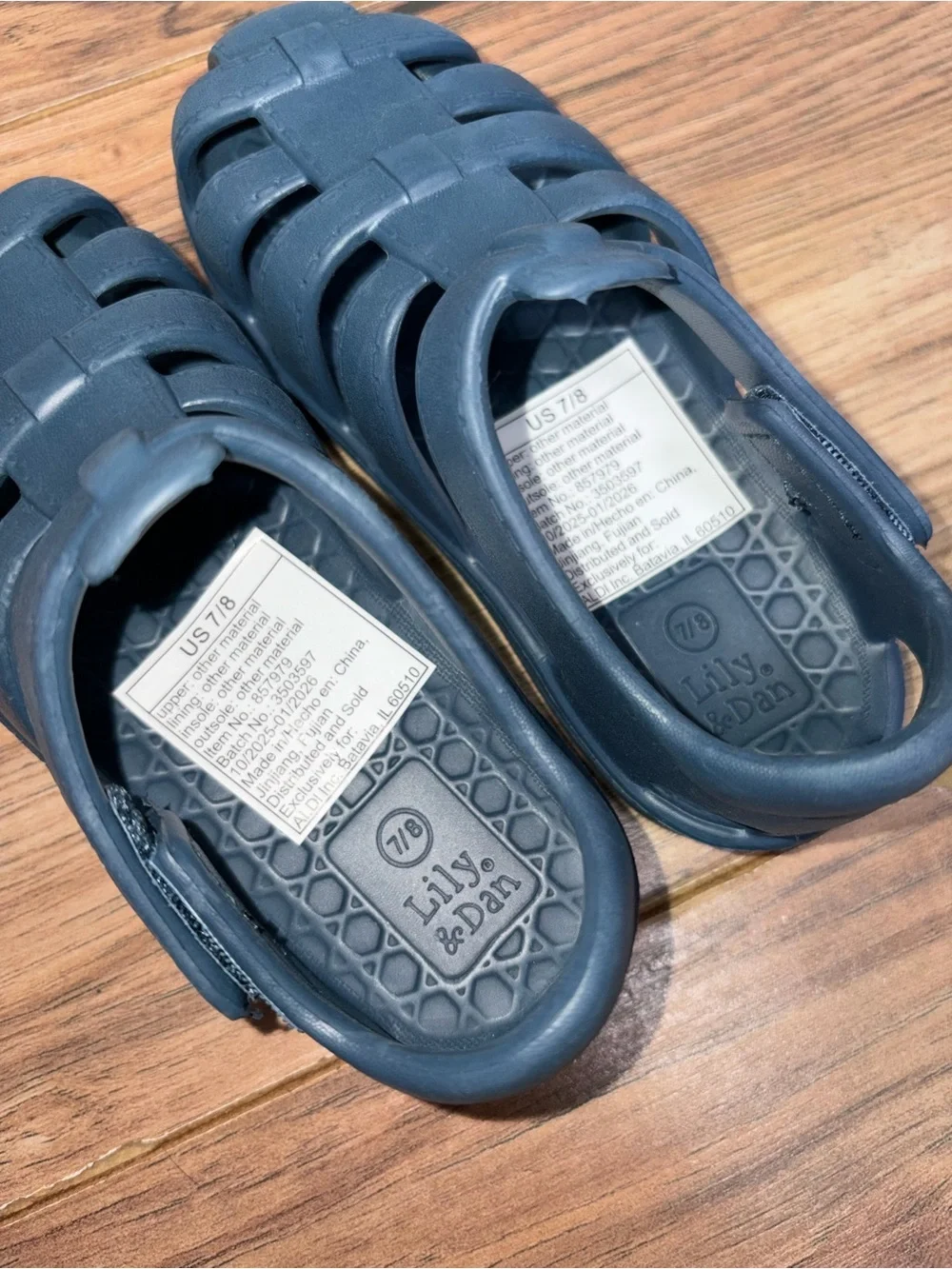 Lily & Dan Navy Lightweight Closed Toe Sandals 7/8 Toddler Boys NWOT
